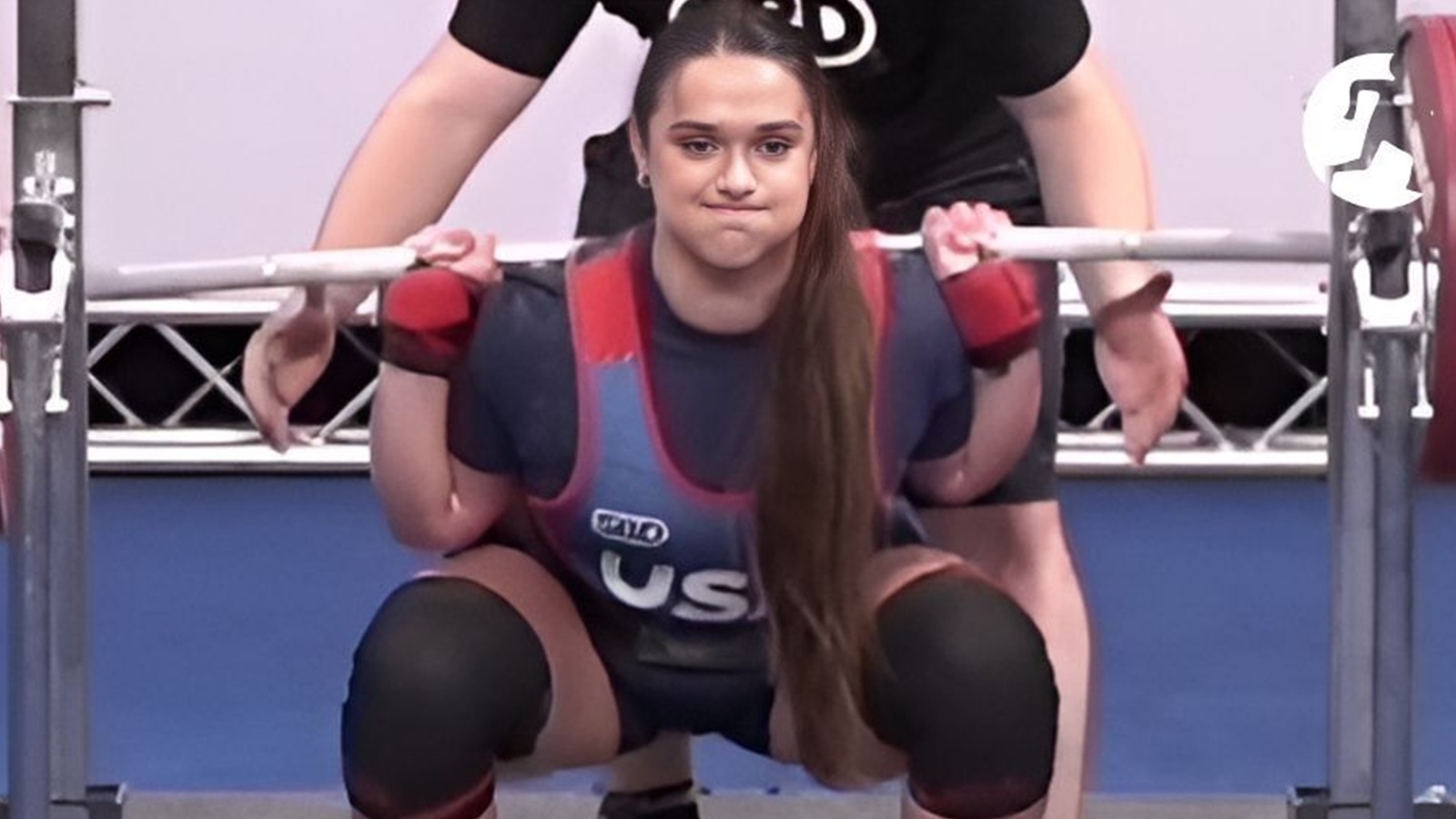 Amanda Lawrence completing a record squat at the 2024 Sheffield Championships