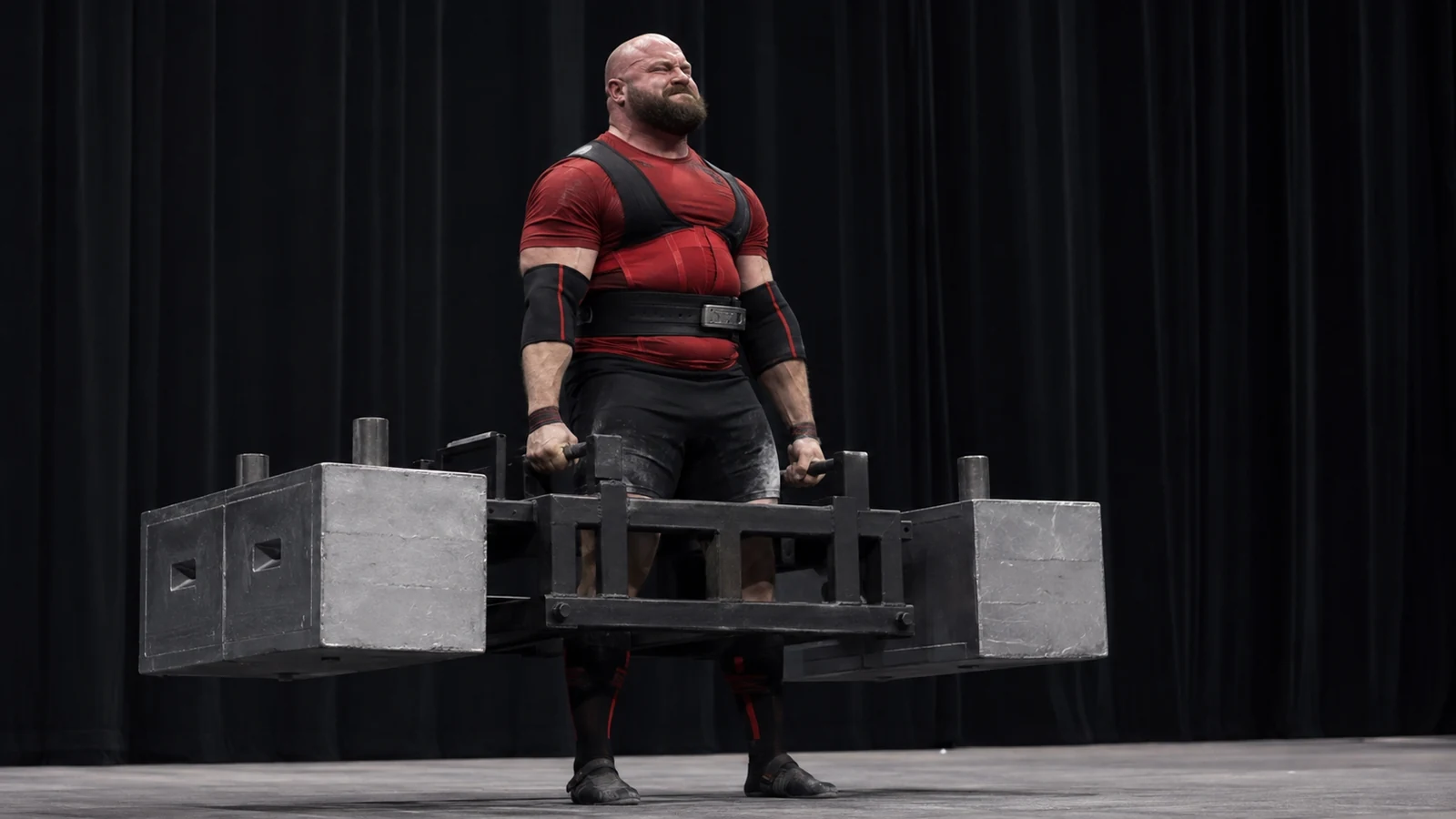 Rauno Heinla locking out an 18-inch silver-dollar deadlift frame